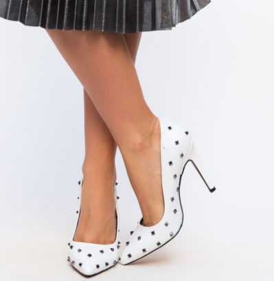 Pantofi de ocazie albi cu toc stiletto de 10cm accesorizati cu tinte metalice Barlet