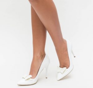 Pantofi frumosi de club albi de dama Bimon inalti cu toc ascutit de 11cm accesorizati cu fundita