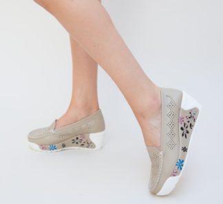 Pantofi slip-on bej din piele naturala cu platforma si imprimeu floral de primavara Pepe