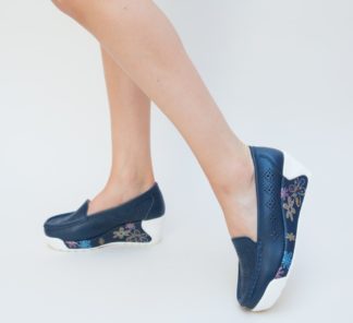 Pantofi slip-on bleumarin din piele naturala cu platforma si imprimeu floral de primavara Pepe