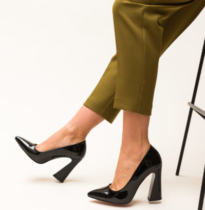 Comanda online Pantofi Jude Negri cu toc eleganti.