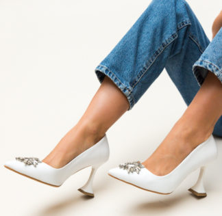 Comanda online Pantofi Leila Albi cu toc eleganti.