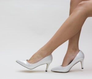 Pantofi de dama argintii Kibiso ieftini model stiletto pentru tinute elegante