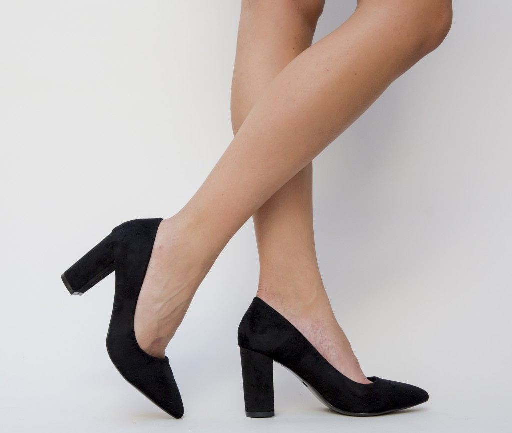 Pantofi Loreta Negri ieftini online pentru dama